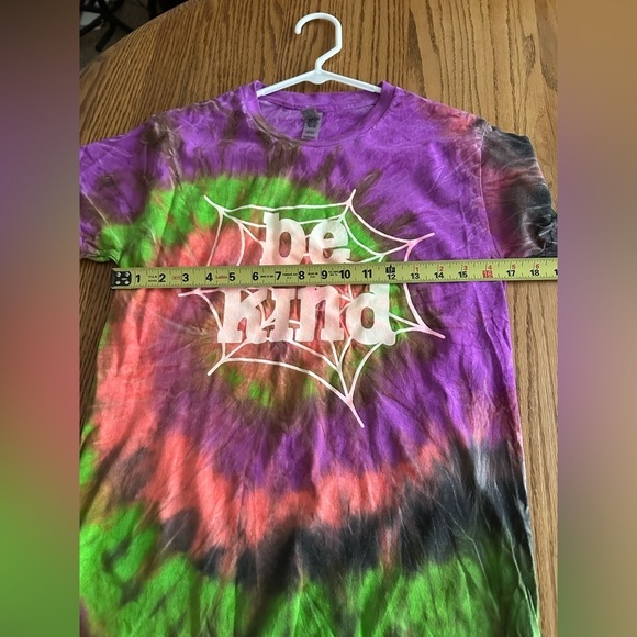 Gildan Tie Dye Multicolored Print Shirt With Quote Be Kind Size S - Picture 5 of 8